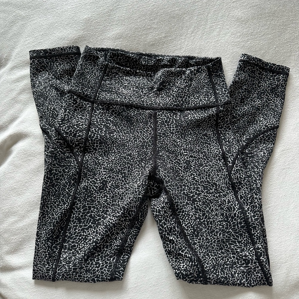 Lululemon inmovement size 4 leggings